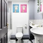 Modern 5 Bedroom Bath House - Hot Tub 브리스틀