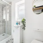 펜션 Modern 5 Bedroom Bath House - Hot Tub *