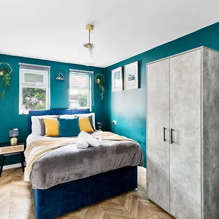 Modern 5 Bedroom Bath House - Hot Tub * Bristol