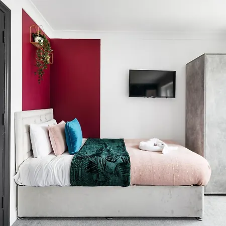 Modern 5 Bedroom Bath House - Hot Tub Nyaraló *