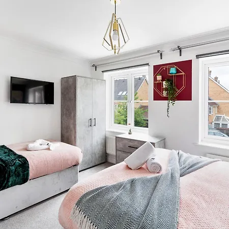 Modern 5 Bedroom Bath House Dom wakacyjny Bristol