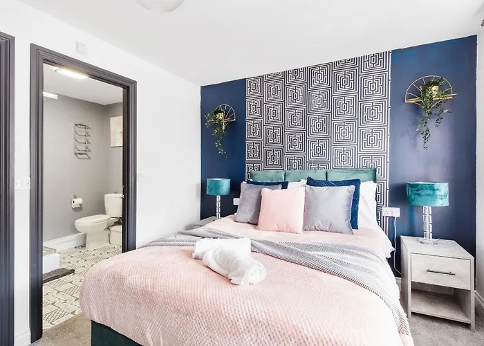 Modern 5 Bedroom Bath House - Hot Tub Nyaraló *