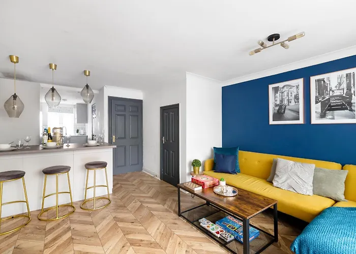 Modern 5 Bedroom Bath House - Hot Tub