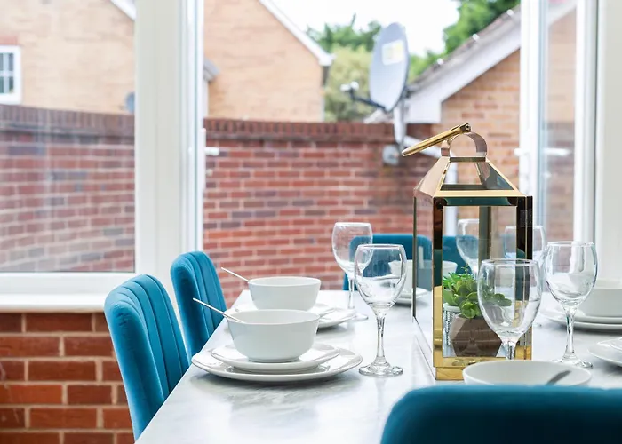 Modern 5 Bedroom Bath House - Hot Tub