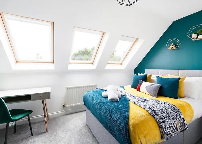 Modern 5 Bedroom Bath House - Hot Tub Holiday home Bristol