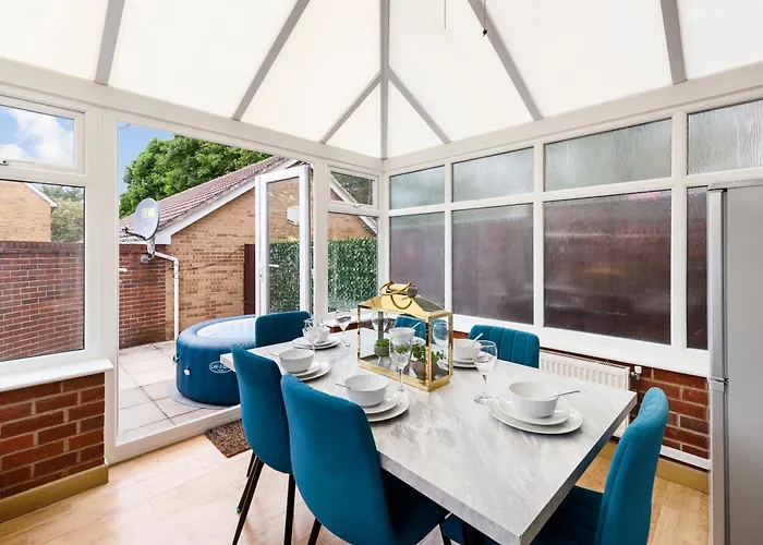 Holiday home Modern 5 Bedroom Bath House - Hot Tub Bristol