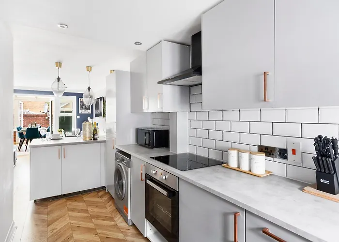 Holiday home Modern 5 Bedroom Bath House - Hot Tub