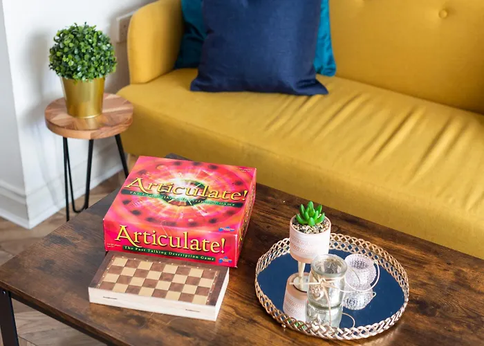 Modern 5 Bedroom Bath House - Hot Tub *